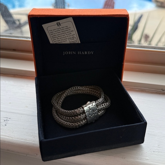 John Hardy bracelet Kali three strand. Authentic perfect condition.
Rare Stunner - Picture 8 of 9